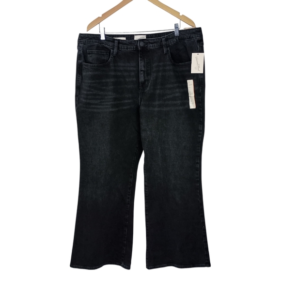 NWT Universal Thread High Rise Flare Jeans In Black Size Womens 20W - Picture 2 of 8